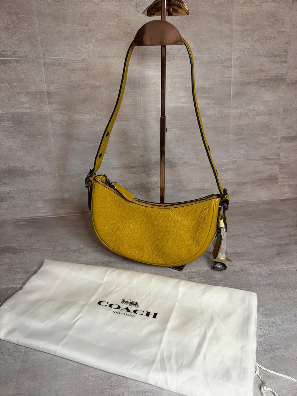 Coach Soft Pebble Luna Shoulder Bag in Flax - NWT